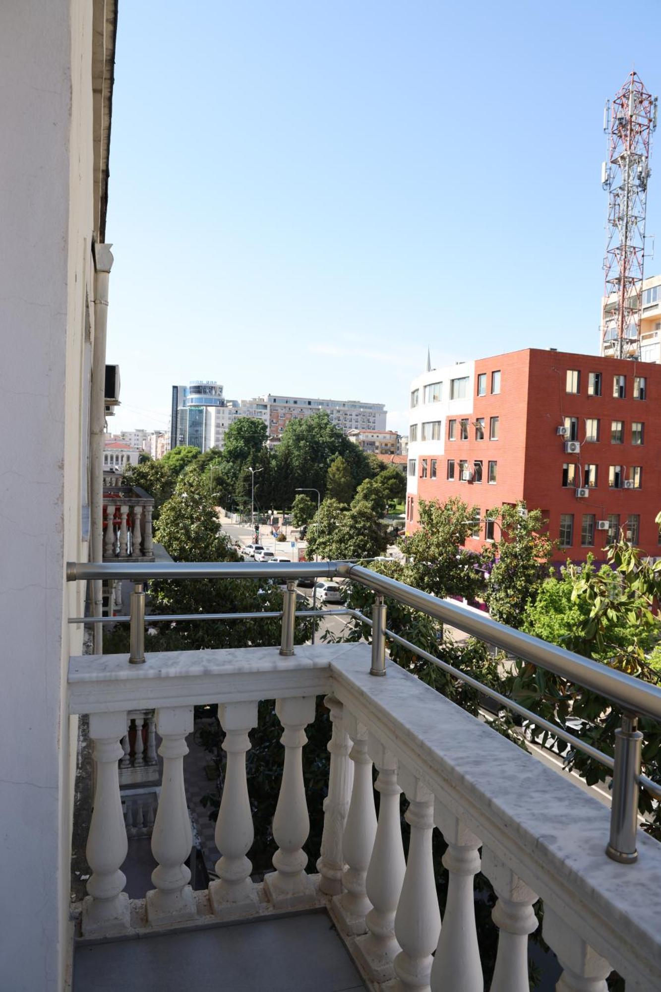 Sol Hotel Шкодер Экстерьер фото
